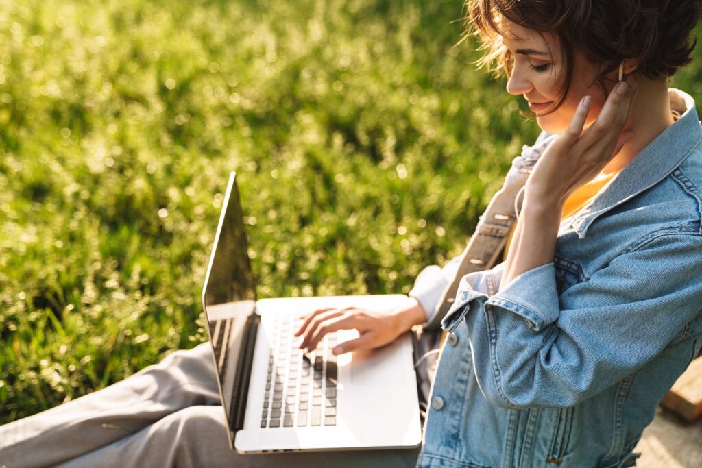 Dreamway Media’s commitment to sustainability, Sustainable hosting practices, Climate-friendly web hosting, Carbon footprint of data centers
